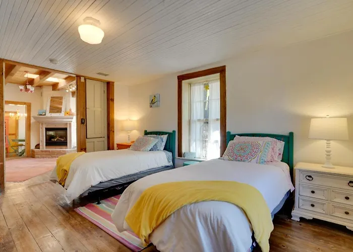 W/ Patio & Yard: Walk To Town! Patagonia