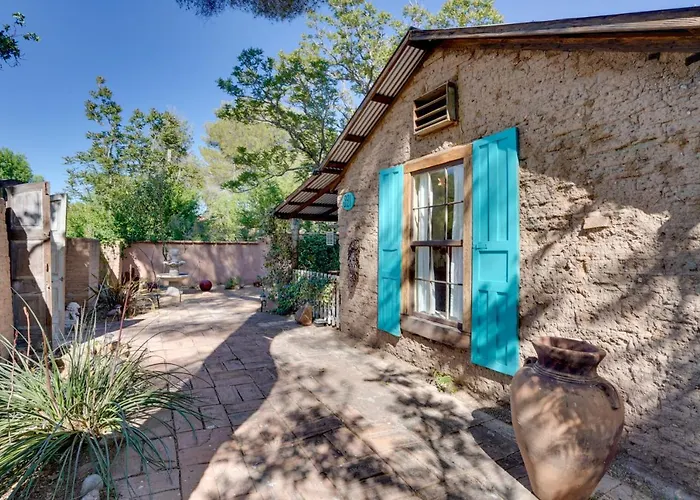 Holiday home W/ Patio & Yard: Walk To Town!