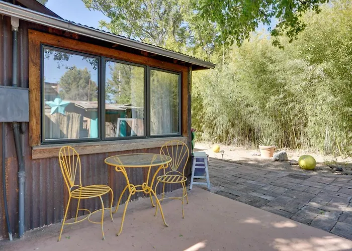 Holiday home W/ Patio & Yard: Walk To Town!